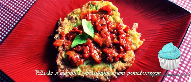 Read more about the article Placki z cukinii z pikantnym sosem pomidorowym