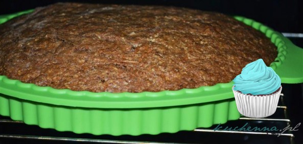 Read more about the article Korzenne ciasto marchewkowe- bardzo prosty przepis.