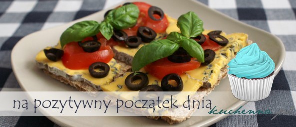 Read more about the article Kanapki z serem pleśniowym Lazur, pomidorem i oliwkami