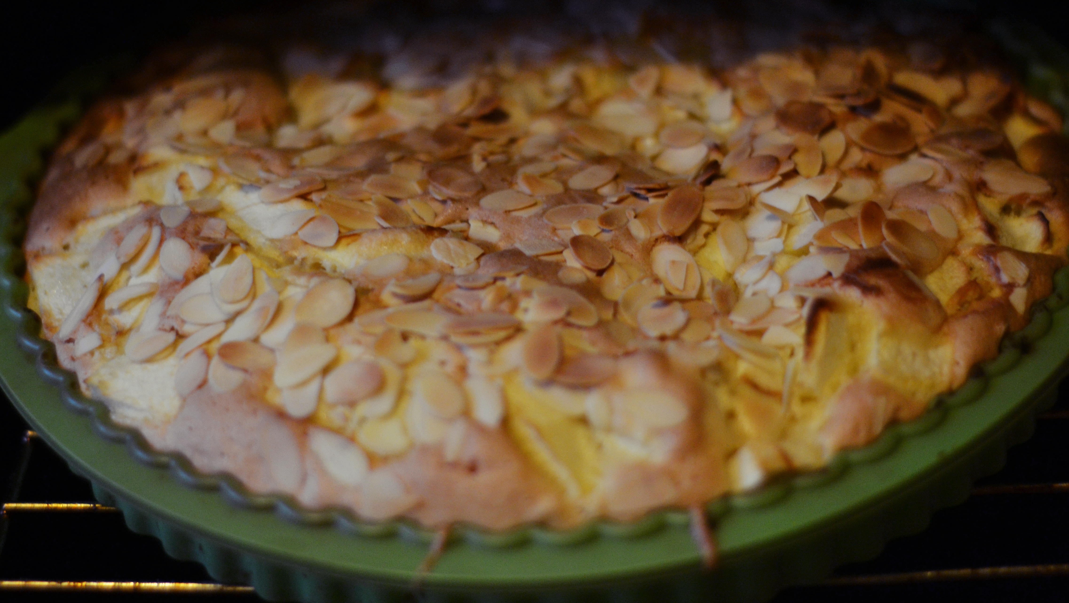You are currently viewing Proste i szybkie ciasto jabłkowo-migdałowe na oleju